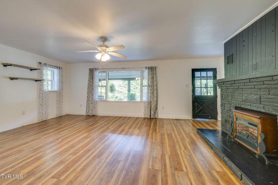 Photo #9: 987 Hairetown Road