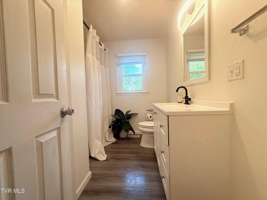Photo #22: 728 Lynn Avenue