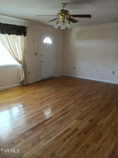 Photo #5: 14512 White Top View