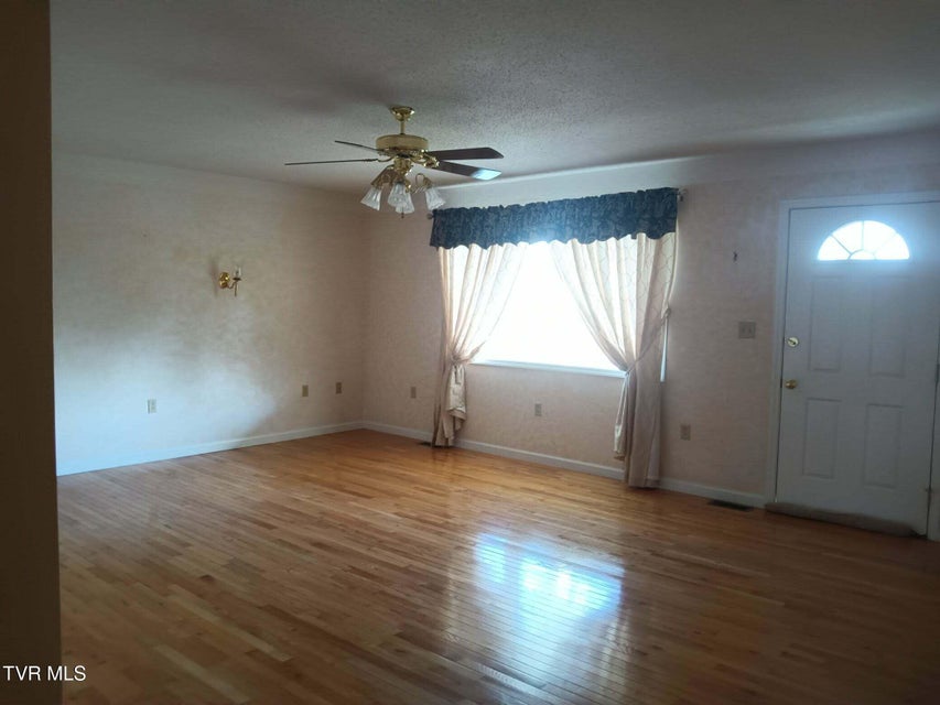 Photo #6: 14512 White Top View