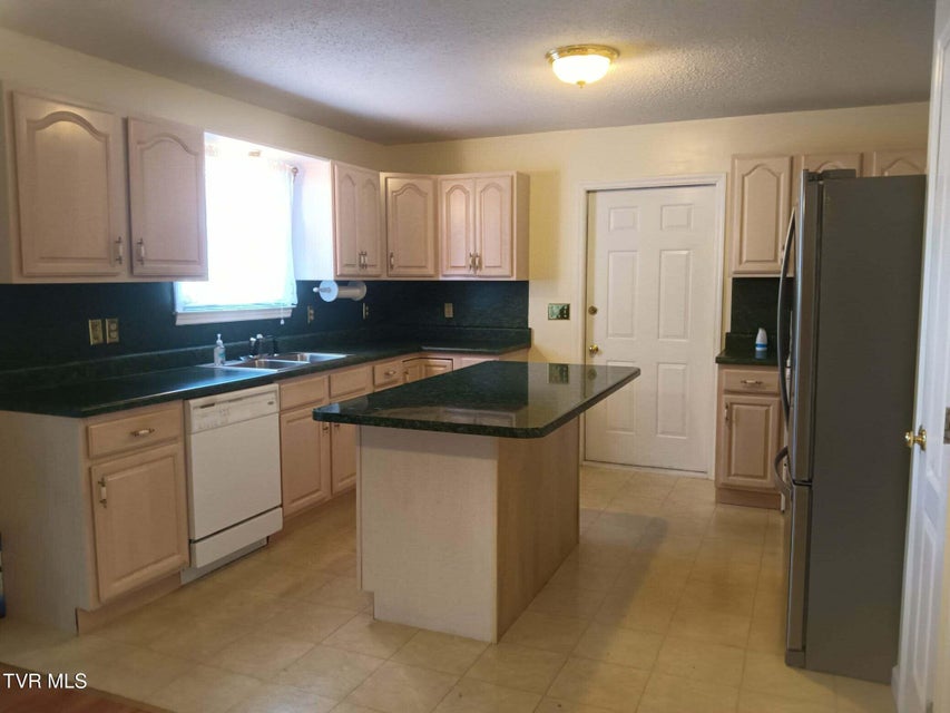 Photo #8: 14512 White Top View