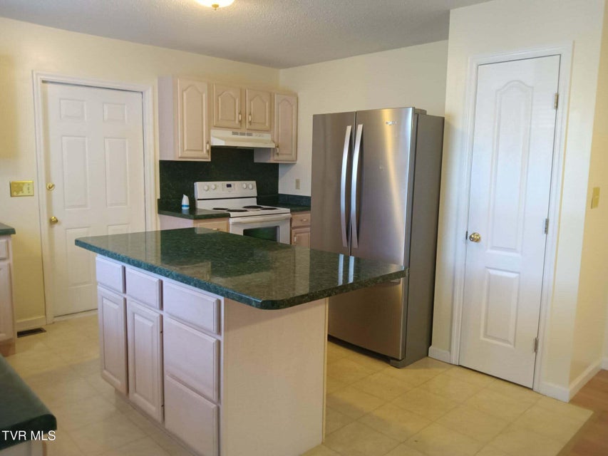 Photo #9: 14512 White Top View