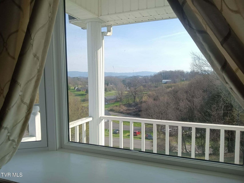 Photo #16: 14512 White Top View