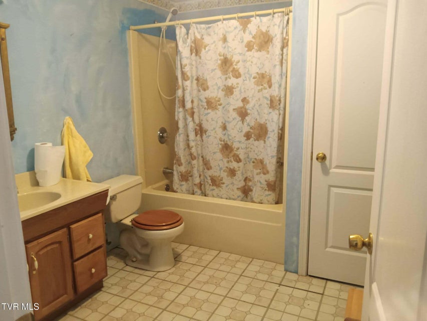 Photo #17: 14512 White Top View