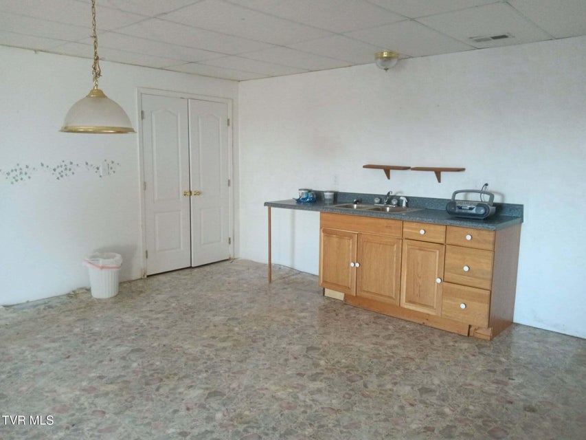 Photo #25: 14512 White Top View