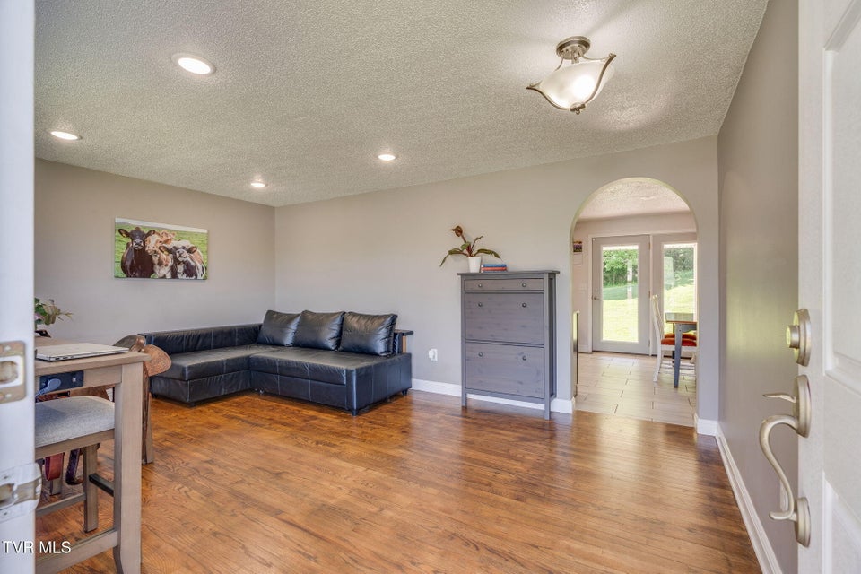 Photo #4: 638 Elm Avenue