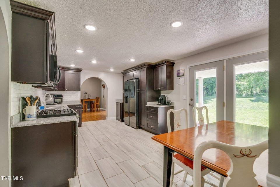 Photo #7: 638 Elm Avenue