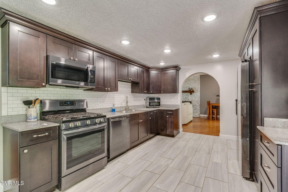 Photo #8: 638 Elm Avenue