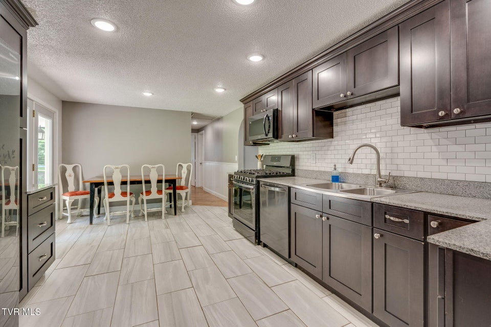 Photo #10: 638 Elm Avenue