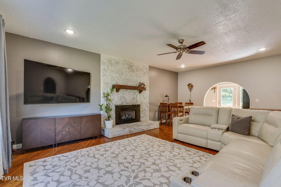 Photo #12: 638 Elm Avenue