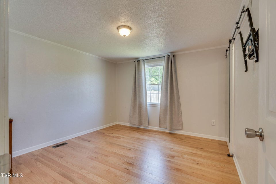 Photo #16: 638 Elm Avenue