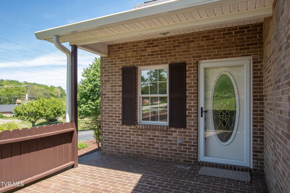 Photo #3: 16297 Greenevers Court