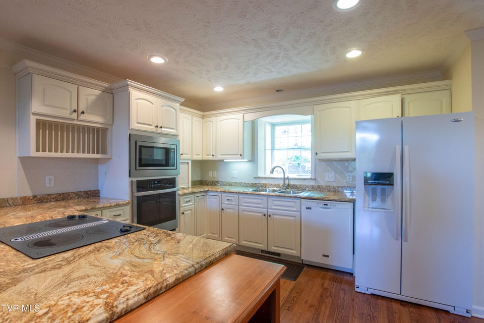 Photo #10: 16297 Greenevers Court