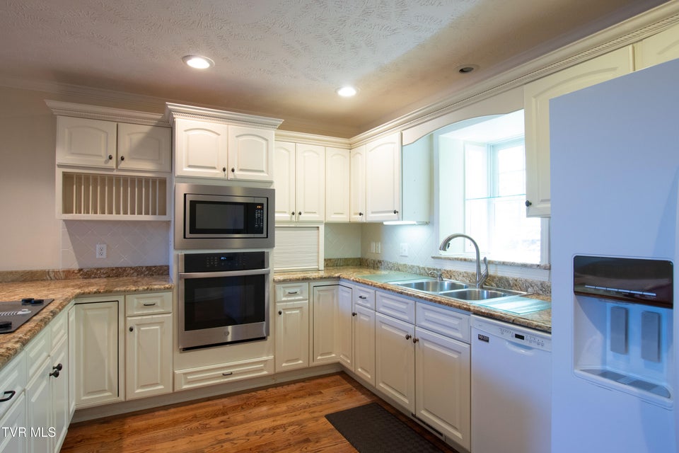 Photo #11: 16297 Greenevers Court