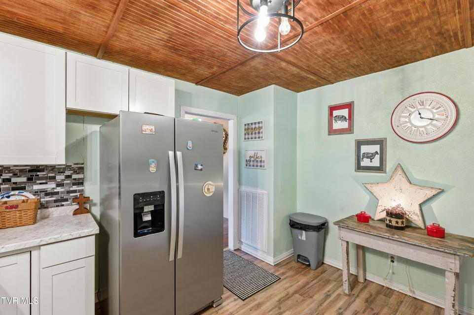 Photo #11: 433 Mimosa Street