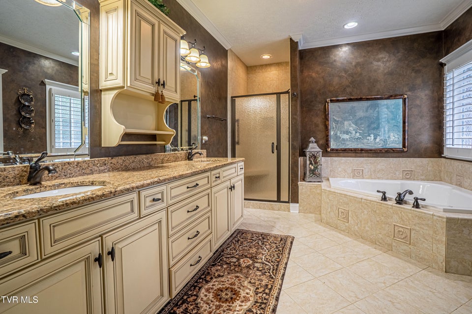 Photo #38: 20084 Hortenstine Place