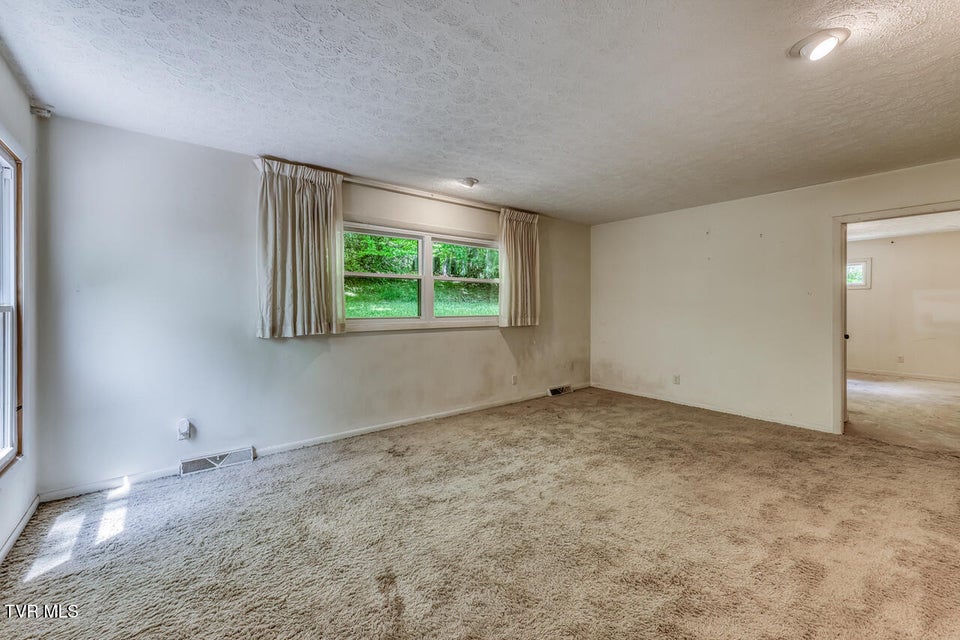 Photo #9: 5 Bingham Court