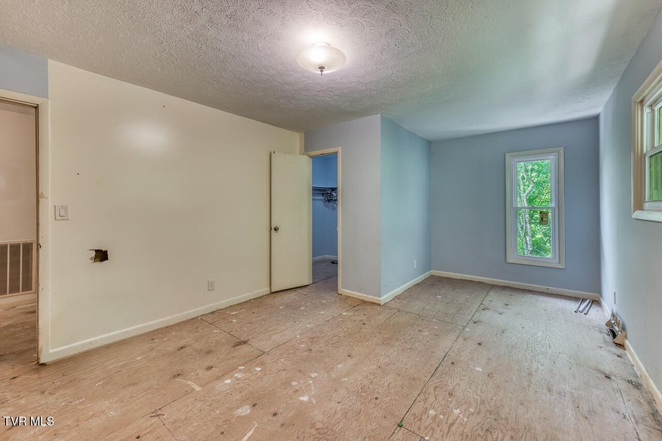 Photo #25: 5 Bingham Court