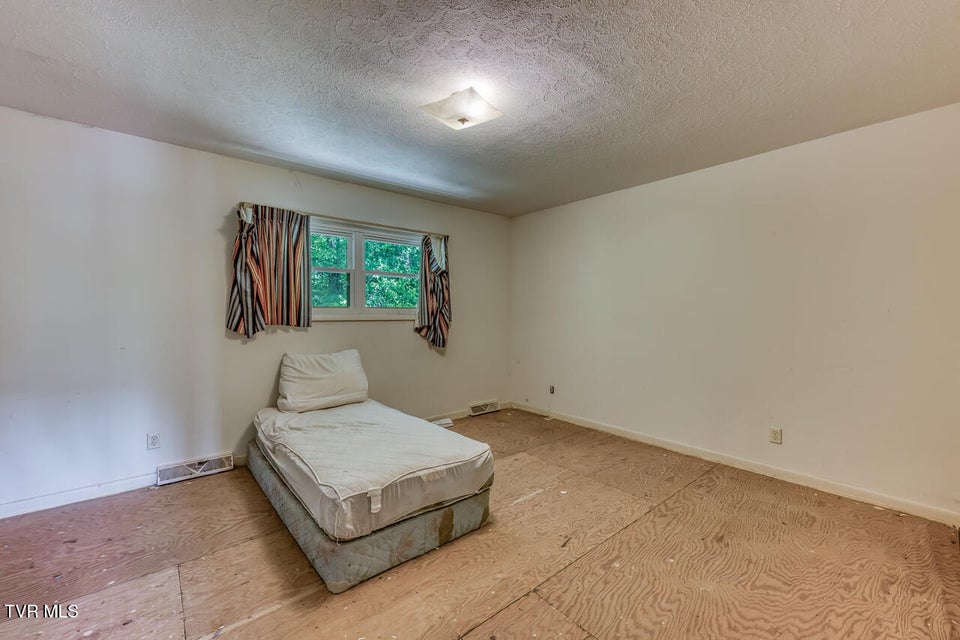 Photo #28: 5 Bingham Court