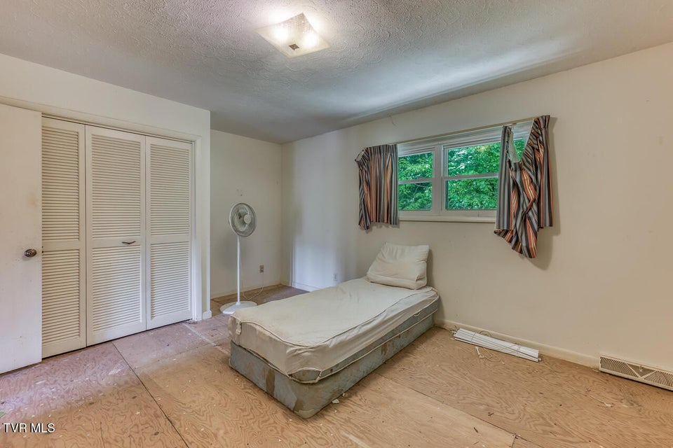 Photo #29: 5 Bingham Court