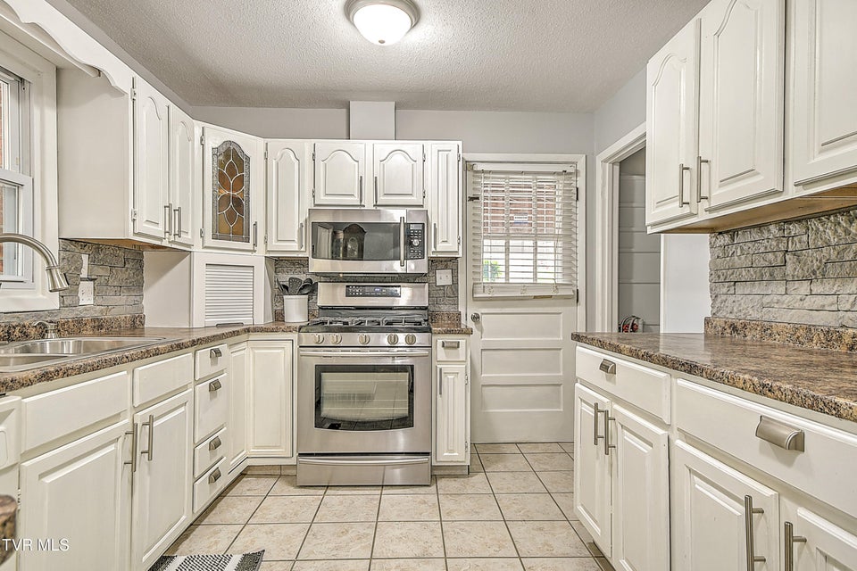 Photo #10: 2704 Schumway Drive