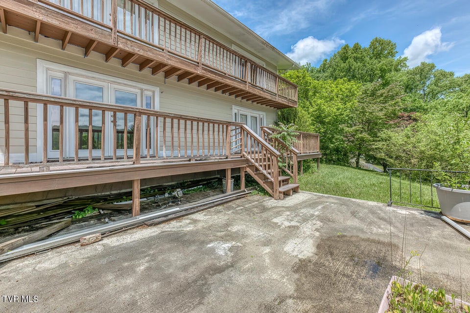 Photo #43: 5 Bingham Court
