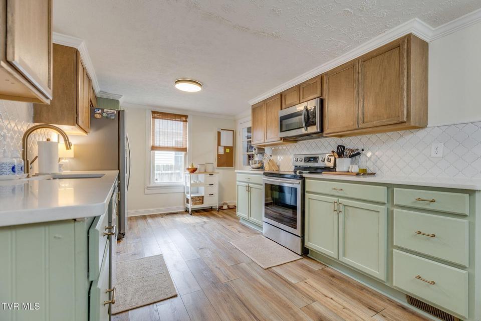 Photo #13: 809 Boone Street