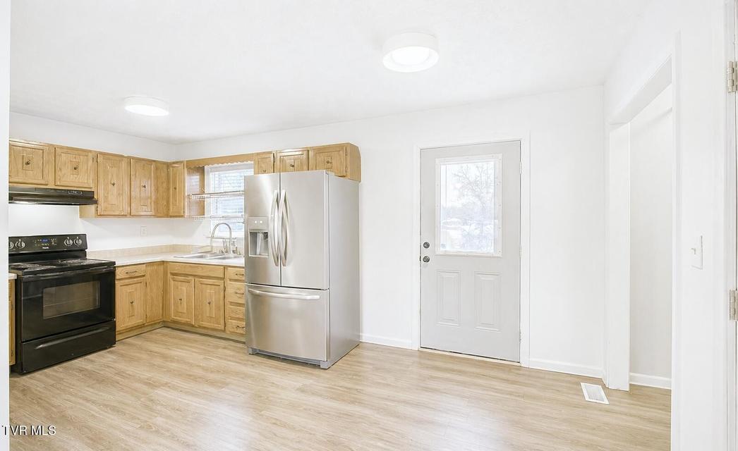 Photo #12: 728 Lynn Avenue