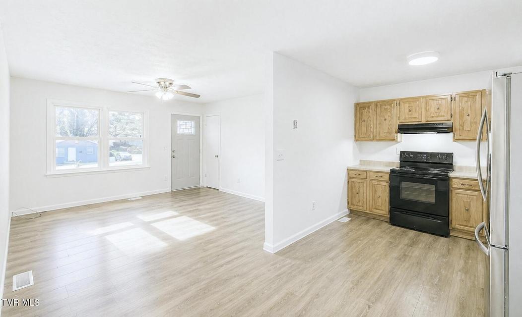 Photo #13: 728 Lynn Avenue