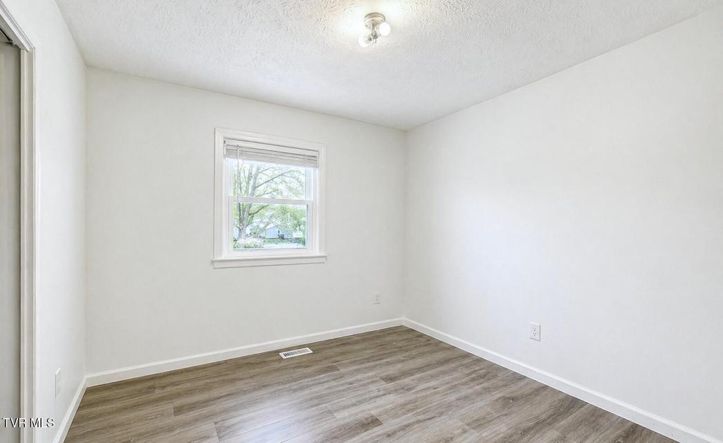 Photo #19: 728 Lynn Avenue