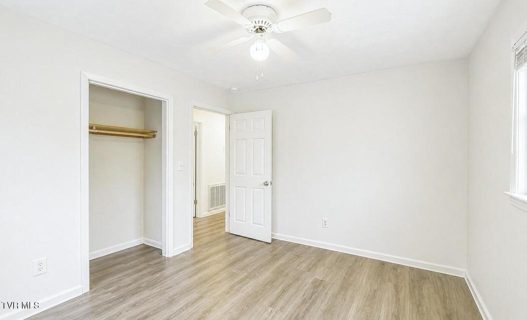 Photo #21: 728 Lynn Avenue