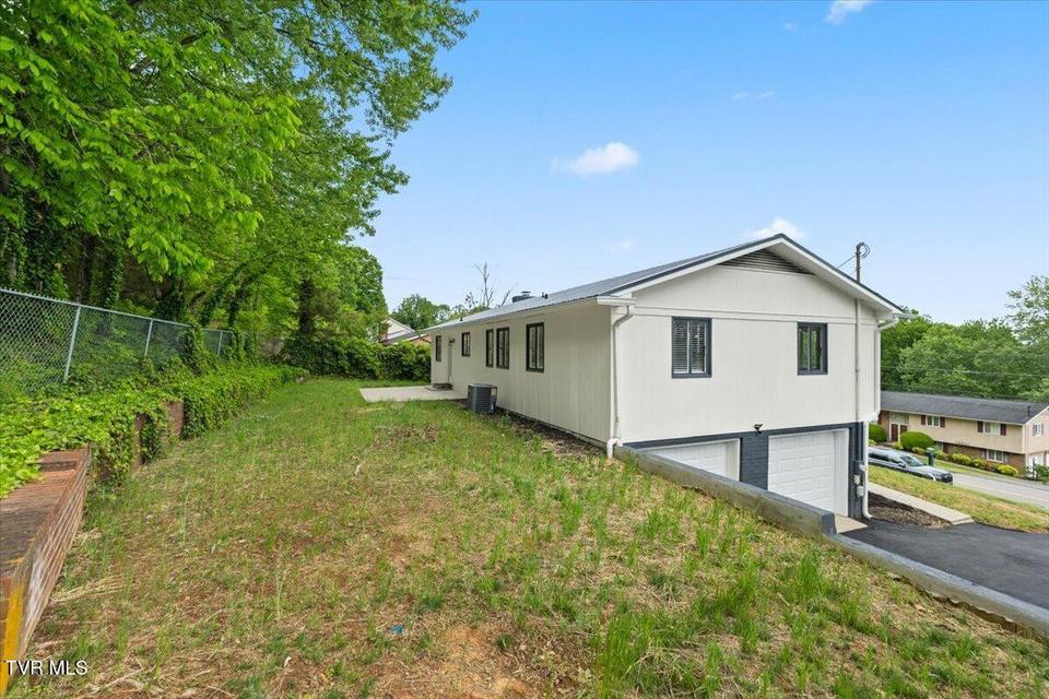 Photo #5: 830 Foothills Road