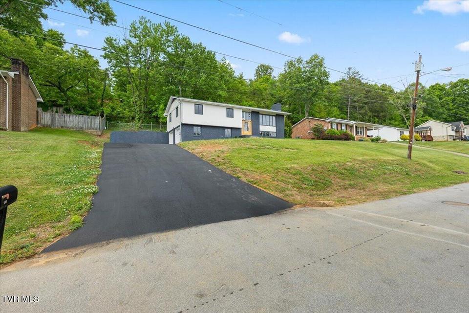 Photo #2: 830 Foothills Road