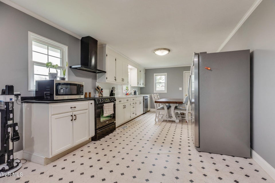 Photo #7: 930 Tip Top Avenue