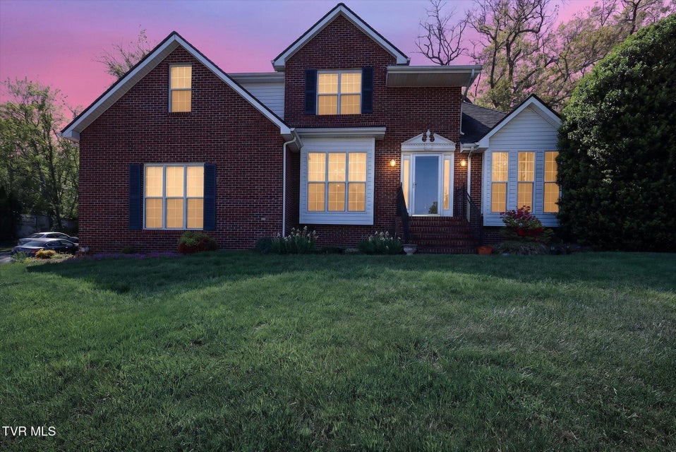 Photo #42: 624 Glen Oaks Place