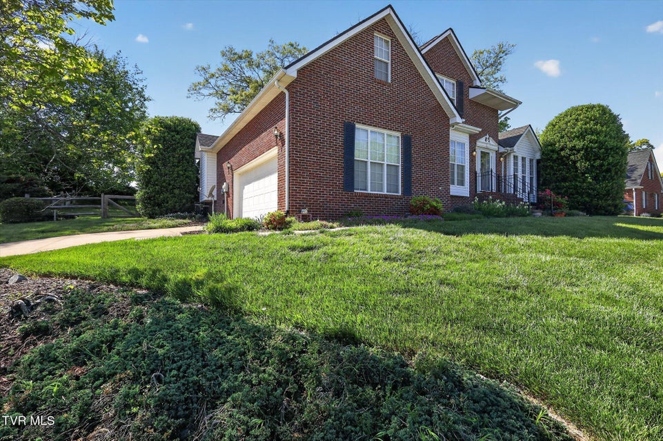 Photo #40: 624 Glen Oaks Place