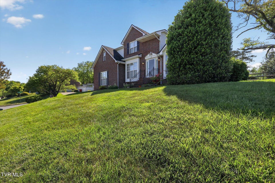 Photo #41: 624 Glen Oaks Place