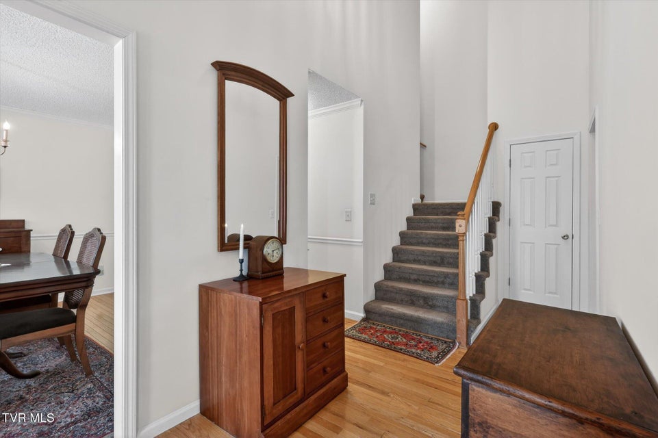 Photo #2: 624 Glen Oaks Place