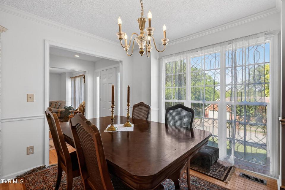 Photo #6: 624 Glen Oaks Place