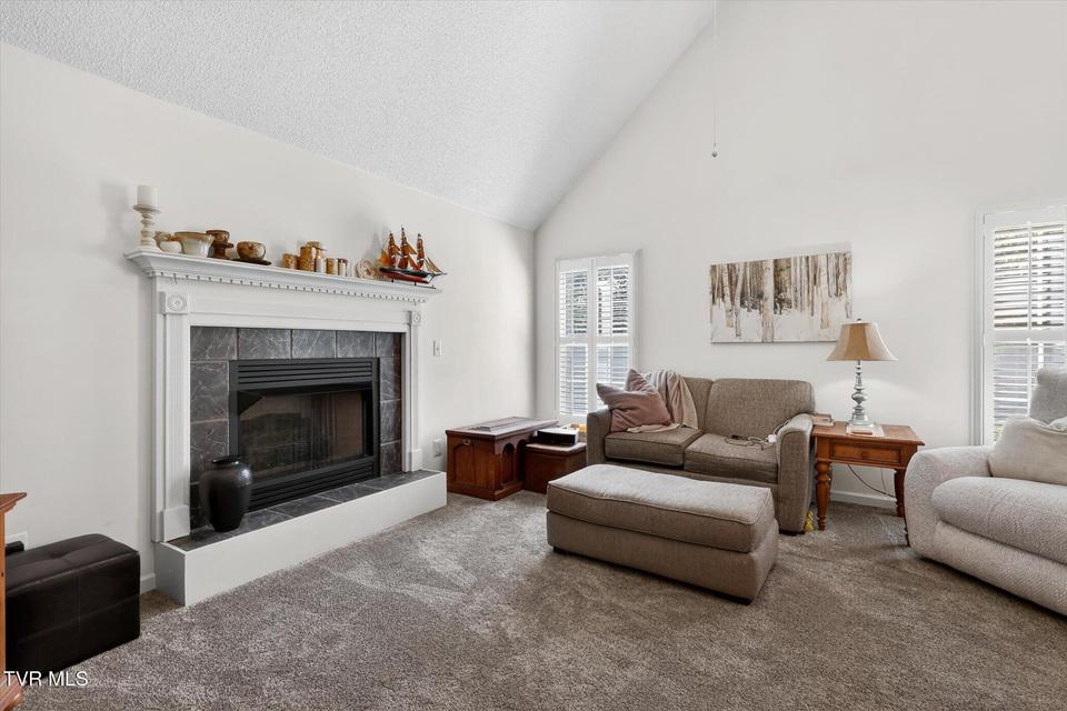Photo #4: 624 Glen Oaks Place