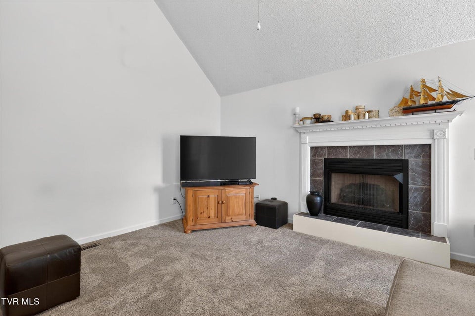 Photo #7: 624 Glen Oaks Place