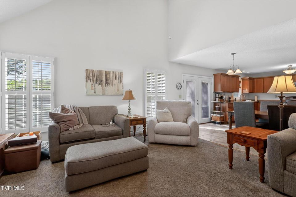 Photo #8: 624 Glen Oaks Place
