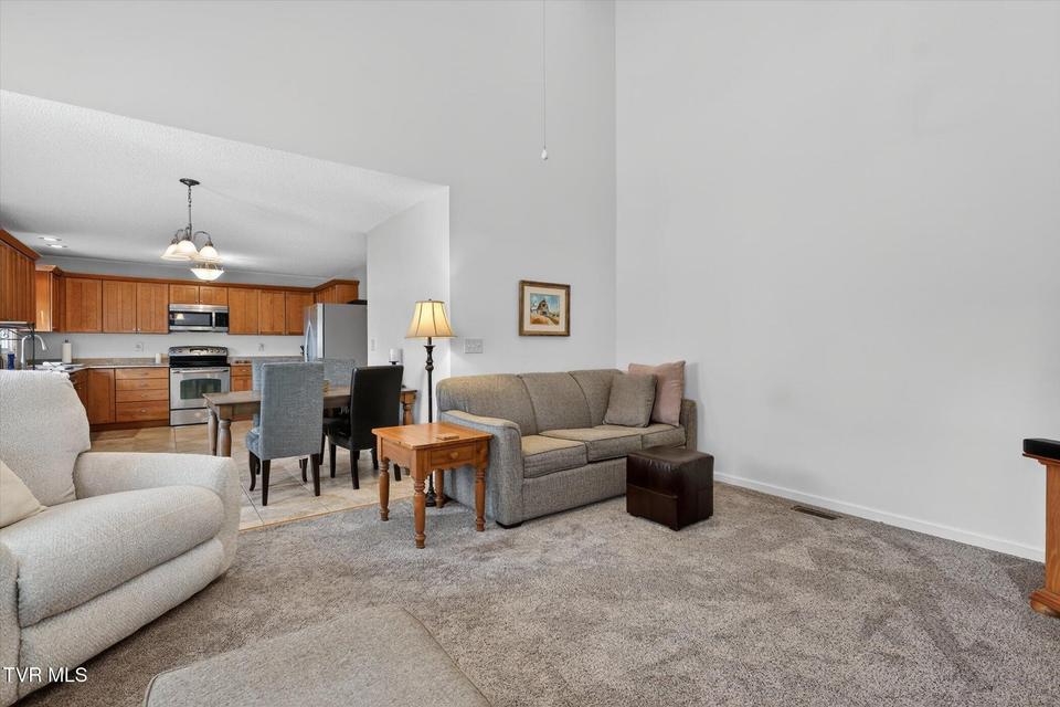 Photo #9: 624 Glen Oaks Place