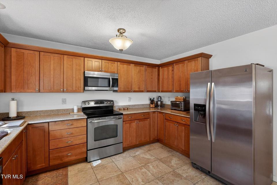 Photo #5: 624 Glen Oaks Place