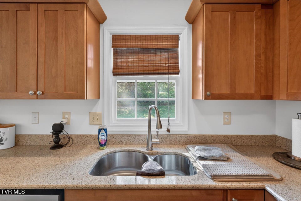 Photo #15: 624 Glen Oaks Place