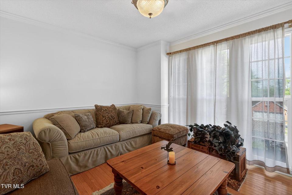 Photo #16: 624 Glen Oaks Place