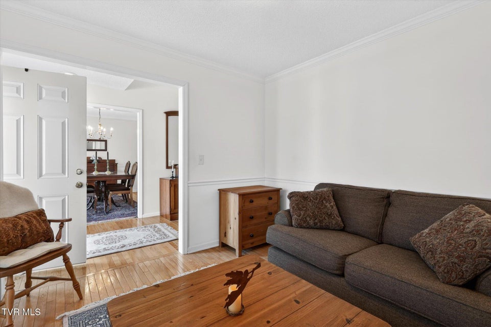 Photo #17: 624 Glen Oaks Place