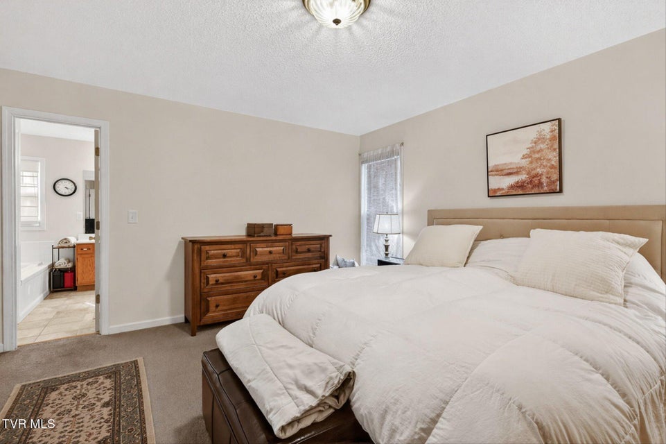 Photo #19: 624 Glen Oaks Place