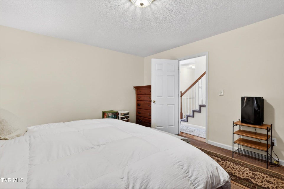Photo #20: 624 Glen Oaks Place
