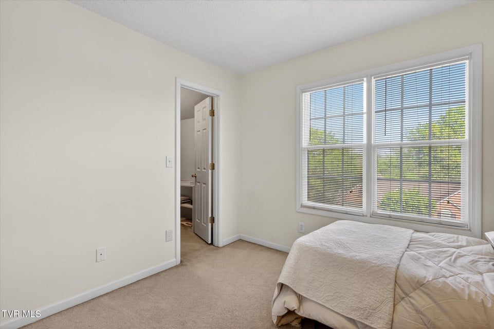 Photo #23: 624 Glen Oaks Place